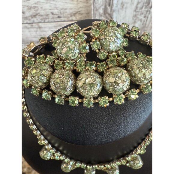 Vintage Gold Tone Green Glass Rhinestone Necklace Bracelet & Clip Earrings - Picture 4 of 12